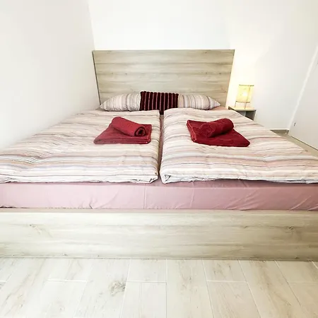 2 Bedroom 928 アパート