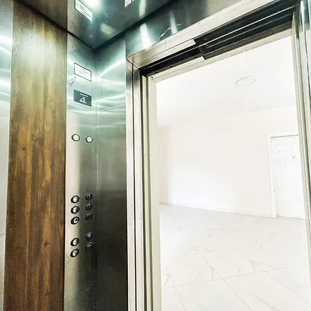 2 Bedroom 928 ゴーレム