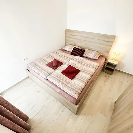 2 Bedroom 928 ゴーレム