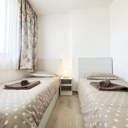 2 Bedroom 928 *