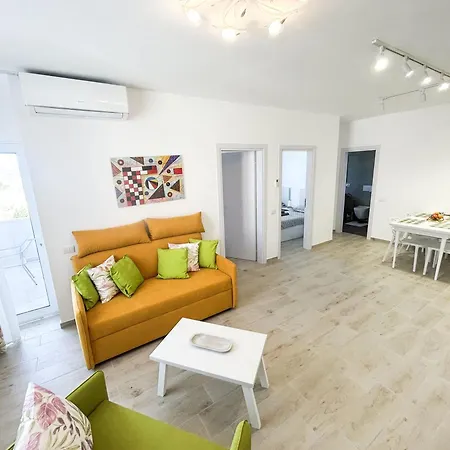 2 Bedroom 928 *